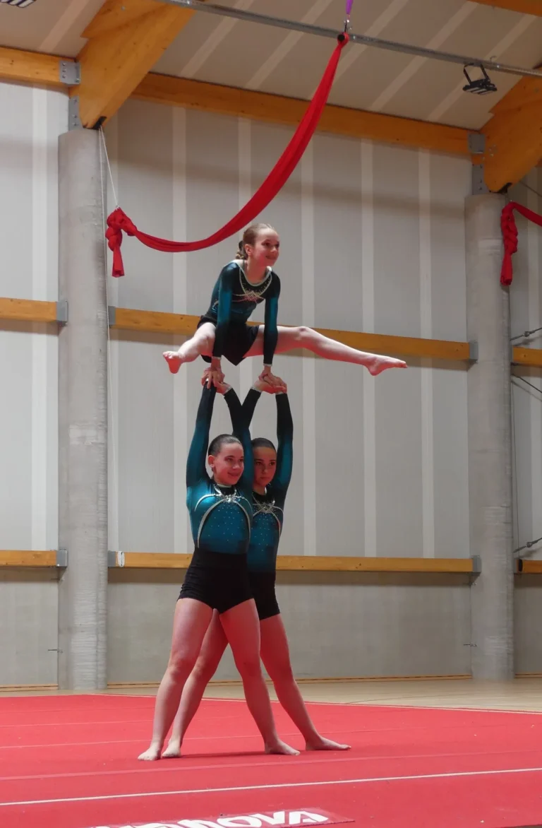 acro gymnastique artistique trio soutien
