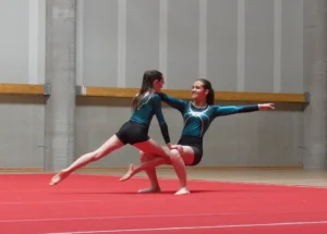 pose duo equilibre gymnastique